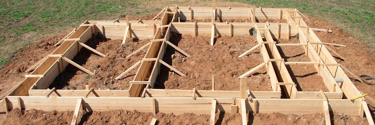Фундамент для деревянного дома: что выбрать?